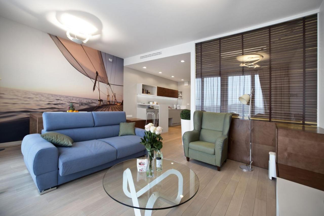 Triton Park Accommodation By P&O Serviced Apartments วอร์ซอ ภายนอก รูปภาพ